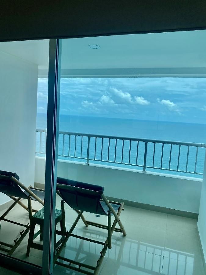 Luxurious 3-bedroom Penthouse With Ocean Views In Apartamento