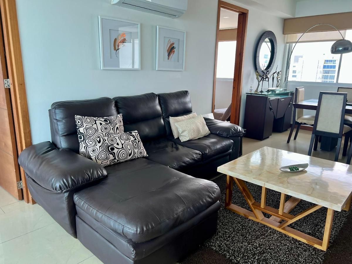 Luxurious 3-bedroom Penthouse With Ocean Views In Apartamento