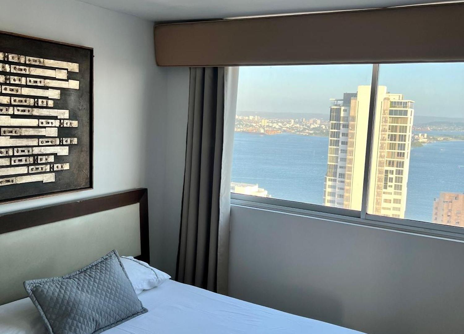 Luxurious 3-bedroom Penthouse With Ocean Views In * Cartagena