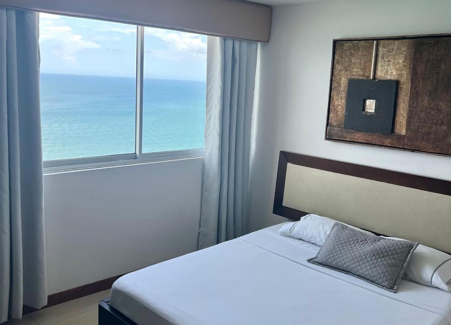 Luxurious 3-bedroom Penthouse With Ocean Views In * Cartagena