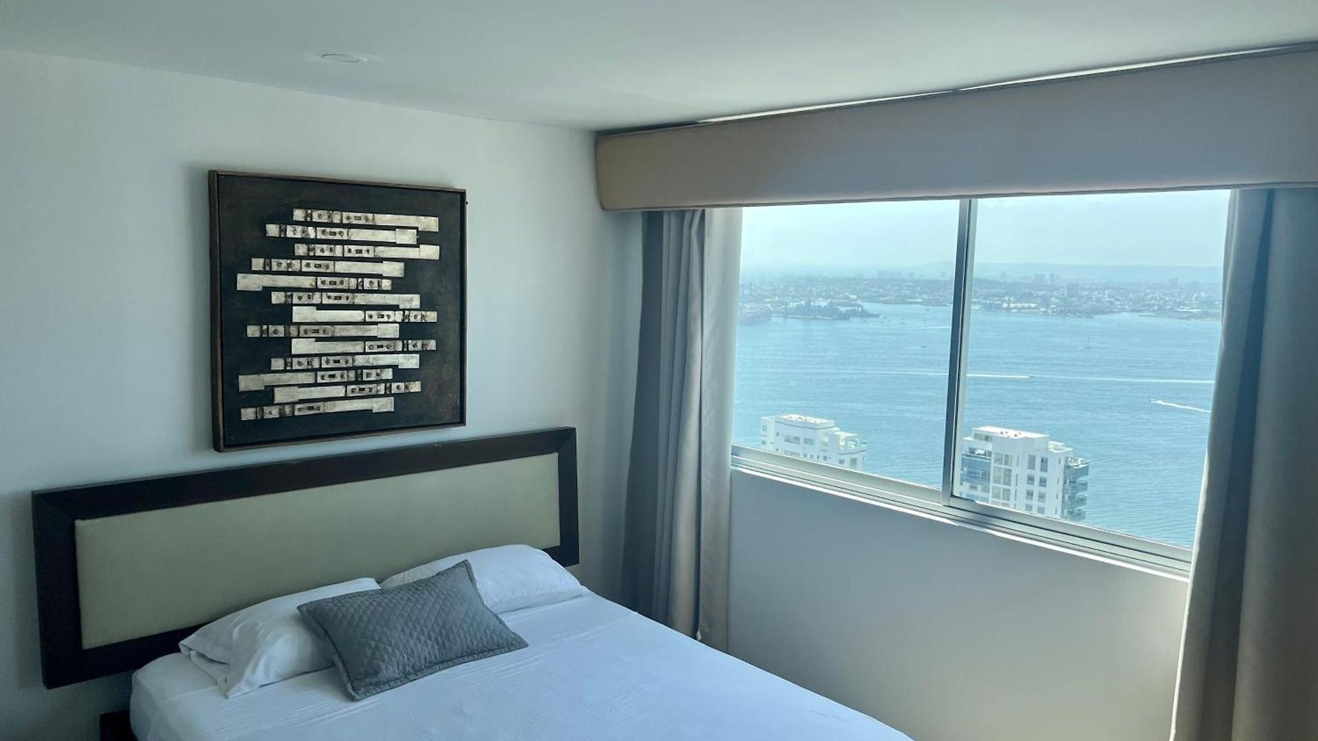 Luxurious 3-bedroom Penthouse With Ocean Views In * Cartagena