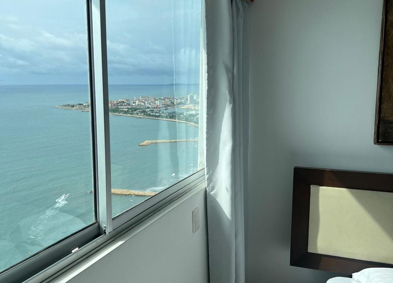 Luxurious 3-bedroom Penthouse With Ocean Views In Apartamento Cartagena