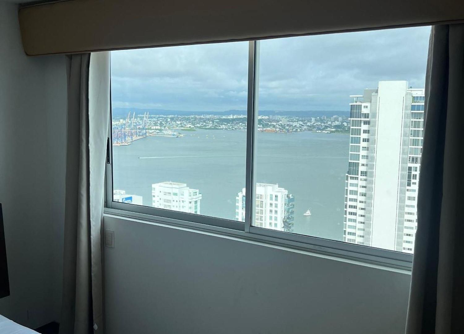 Luxurious 3-bedroom Penthouse With Ocean Views In *