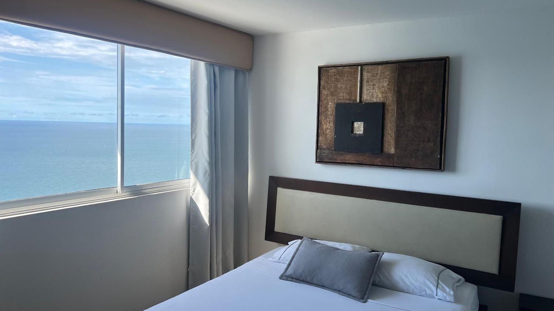 Luxurious 3-bedroom Penthouse With Ocean Views In