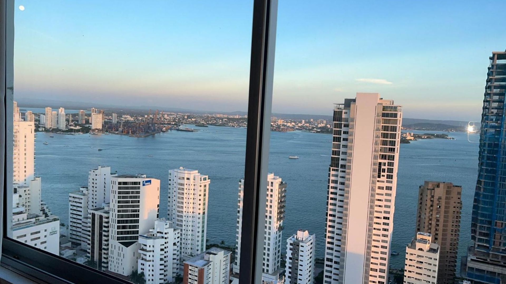 Luxurious 3-bedroom Penthouse With Ocean Views In Cartagena