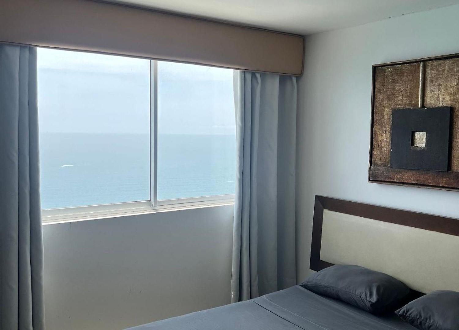 Luxurious 3-bedroom Penthouse With Ocean Views In Apartamento