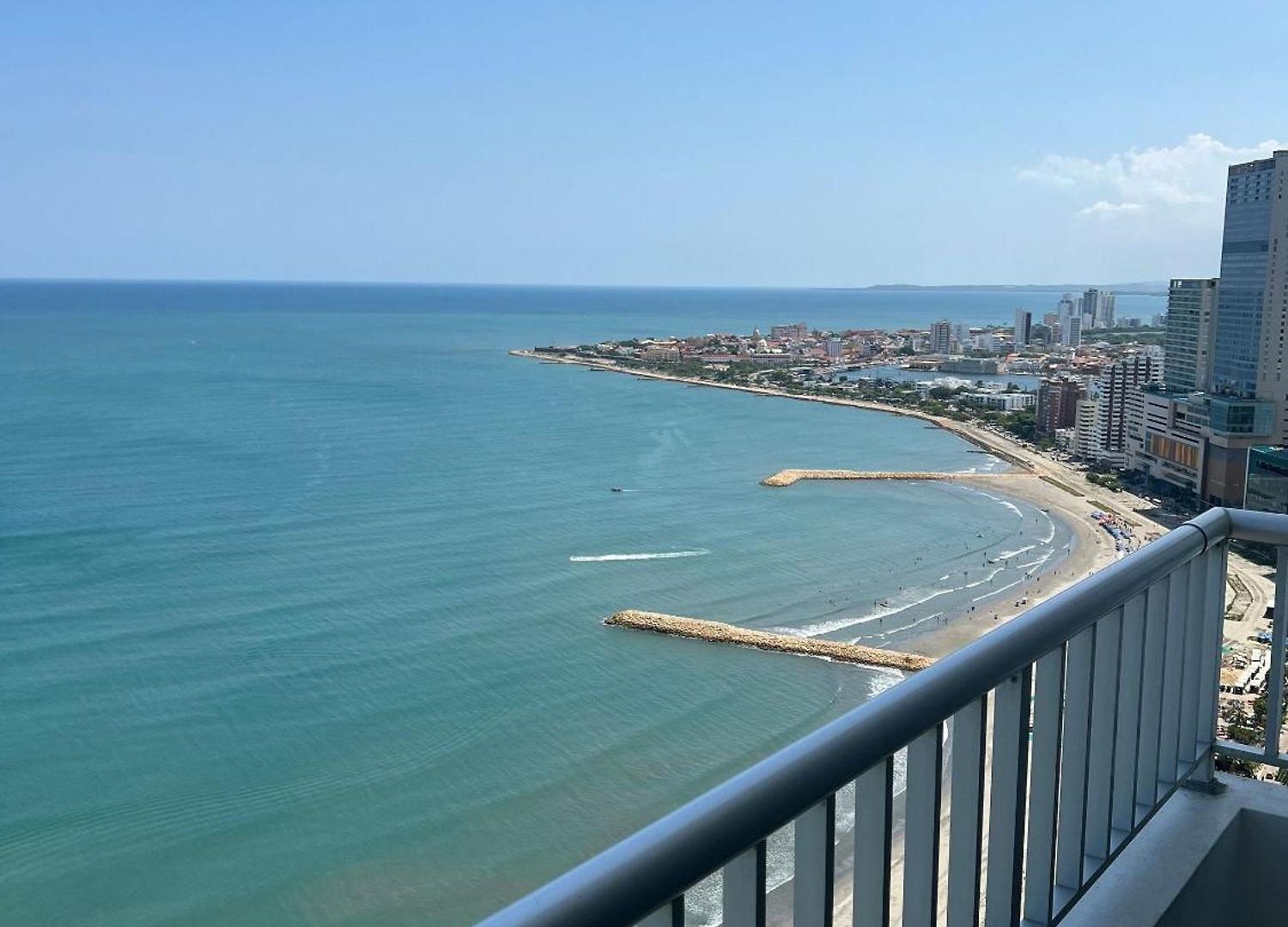Luxurious 3-bedroom Penthouse With Ocean Views In Cartagena