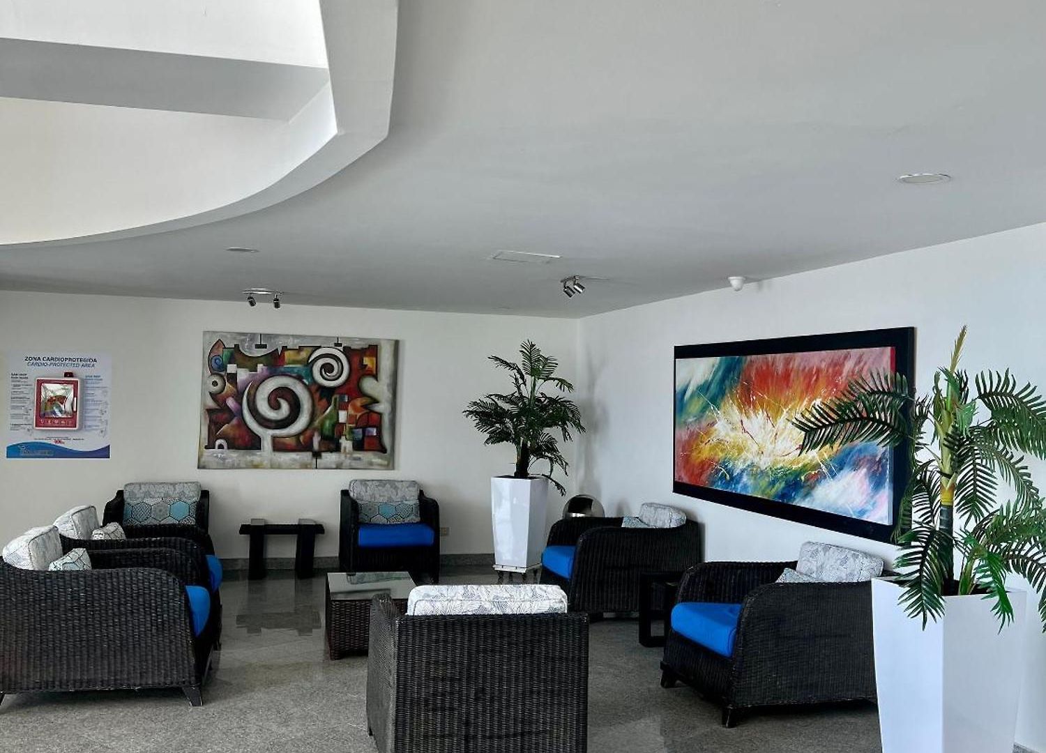 Luxurious 3-bedroom Penthouse With Ocean Views In *