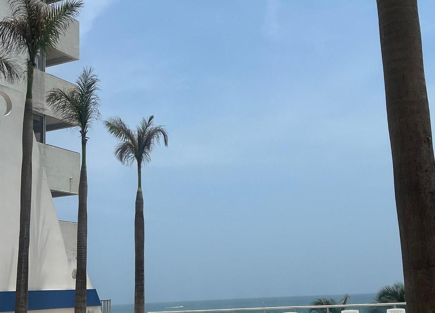 Luxurious 3-bedroom Penthouse With Ocean Views In Apartamento
