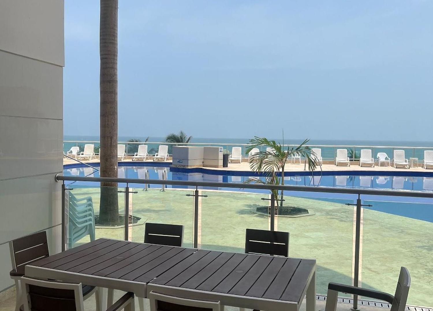 Luxurious 3-bedroom Penthouse With Ocean Views In Apartamento Cartagena