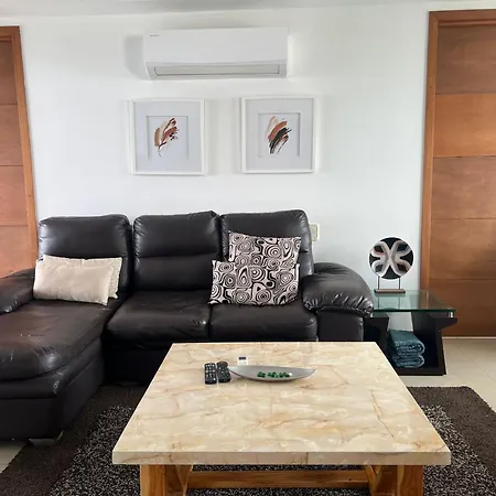 Luxurious 3-bedroom Penthouse With Ocean Views In Apartamento Cartagena